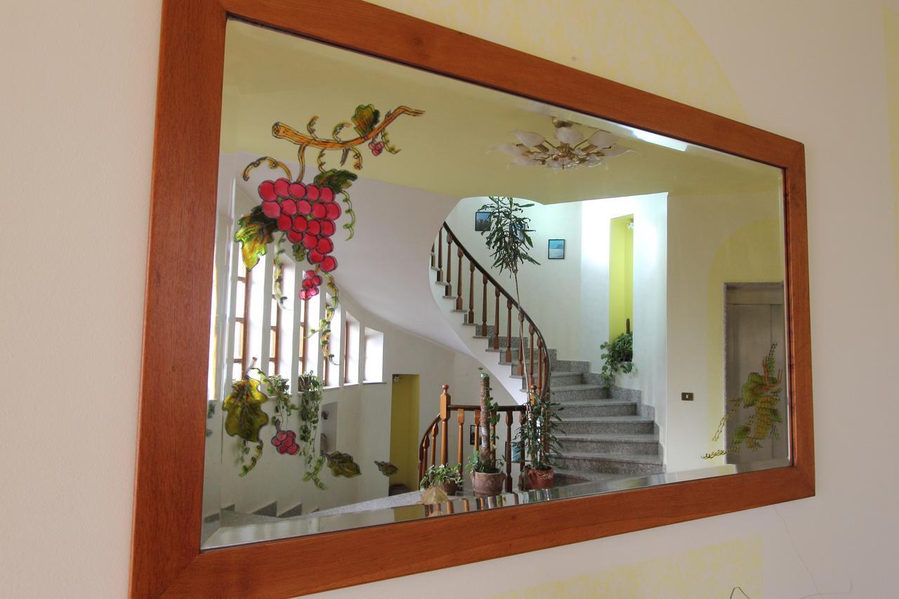 Castelvetere Hotel Caulonia Bagian luar foto