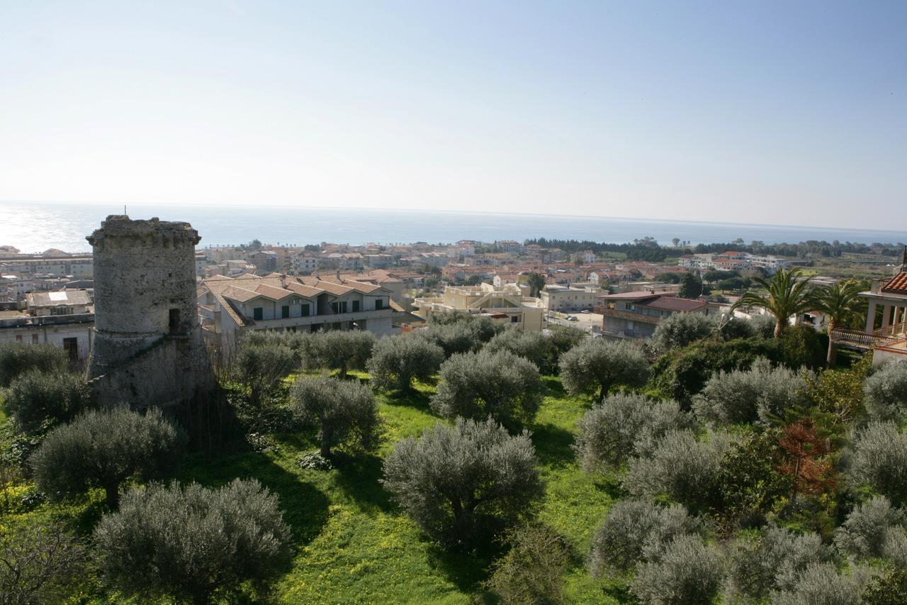 Castelvetere Hotel Caulonia Bagian luar foto