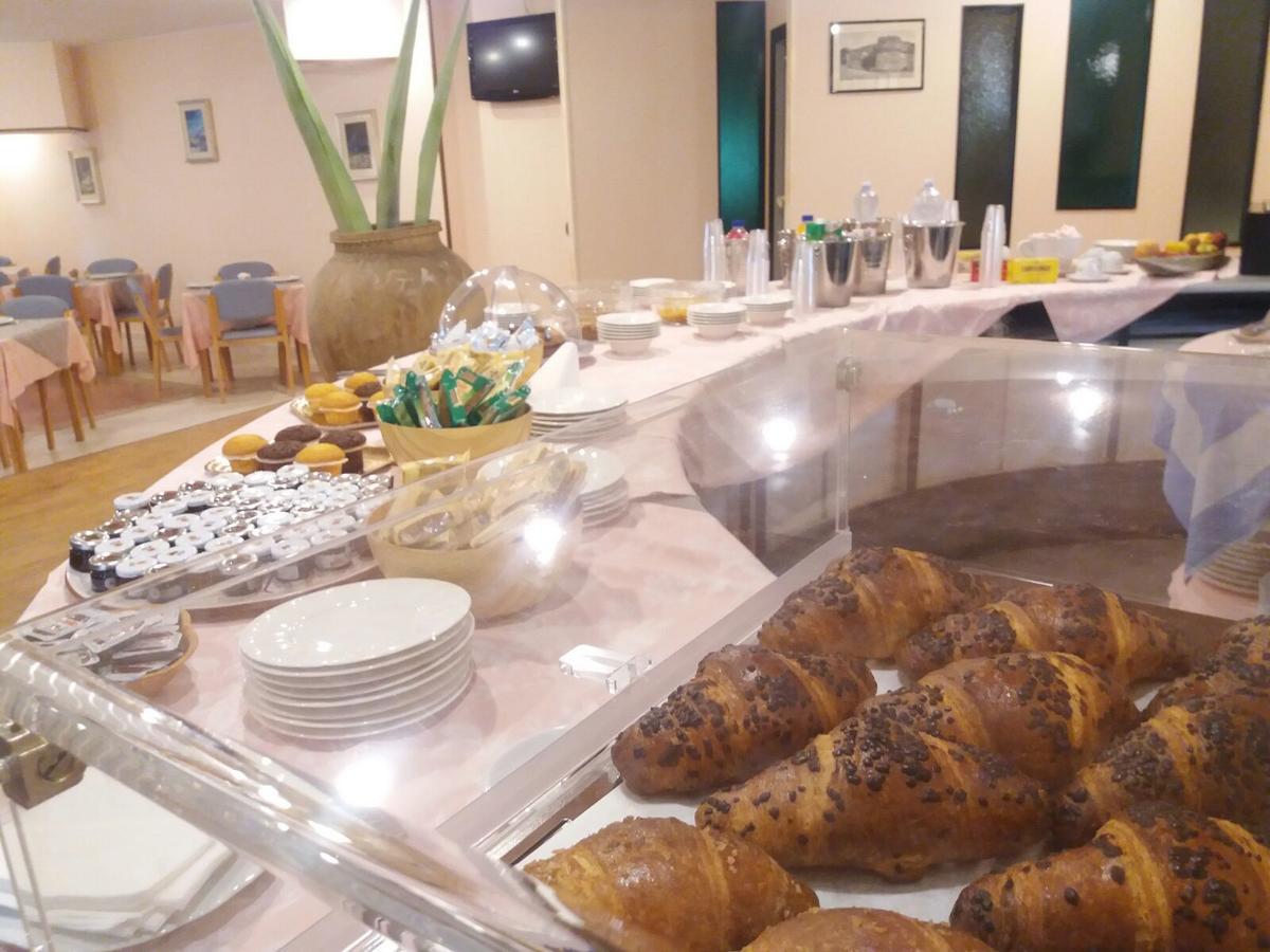 Castelvetere Hotel Caulonia Bagian luar foto