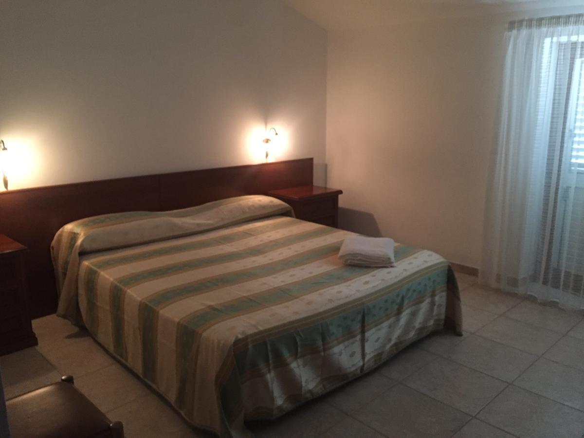 Castelvetere Hotel Caulonia Bagian luar foto