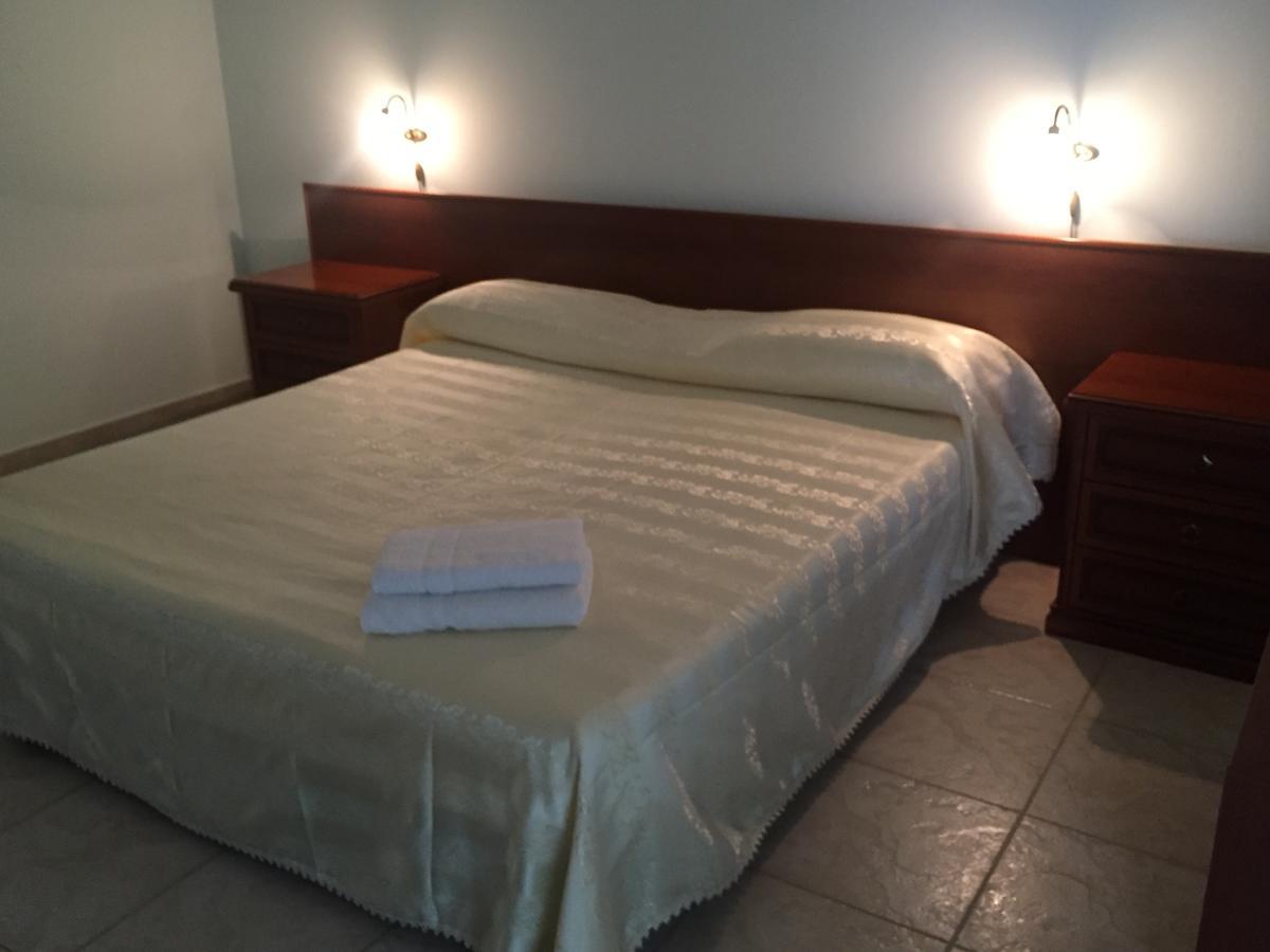 Castelvetere Hotel Caulonia Bagian luar foto