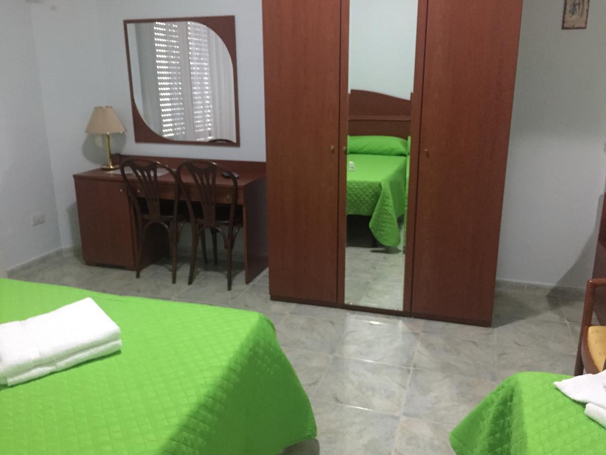 Castelvetere Hotel Caulonia Bagian luar foto