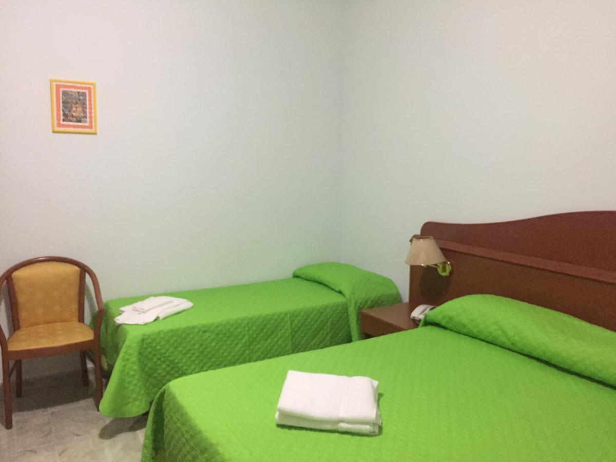 Castelvetere Hotel Caulonia Bagian luar foto
