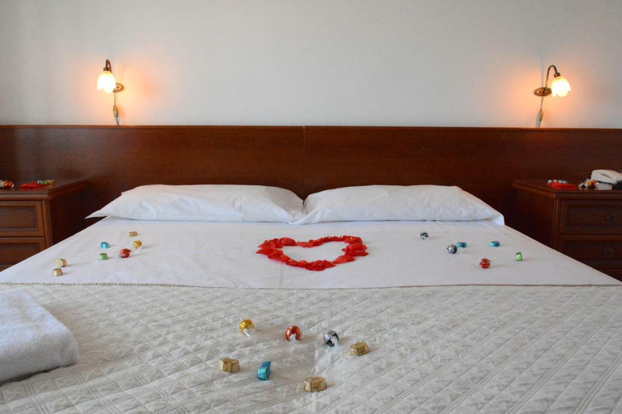 Castelvetere Hotel Caulonia Bagian luar foto