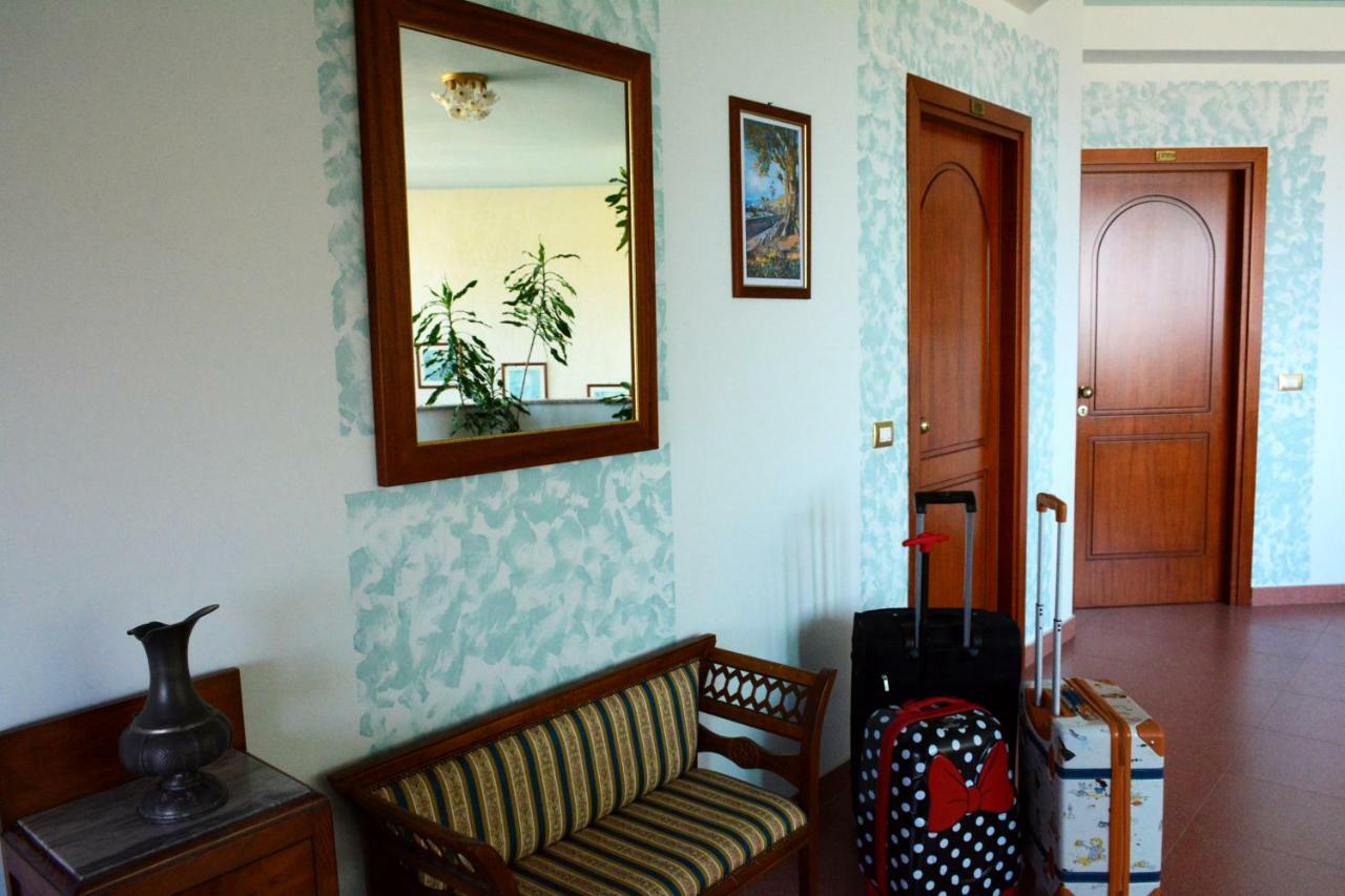 Castelvetere Hotel Caulonia Bagian luar foto