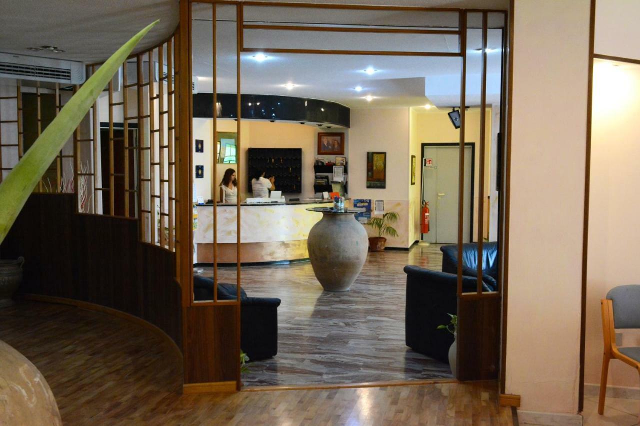 Castelvetere Hotel Caulonia Bagian luar foto