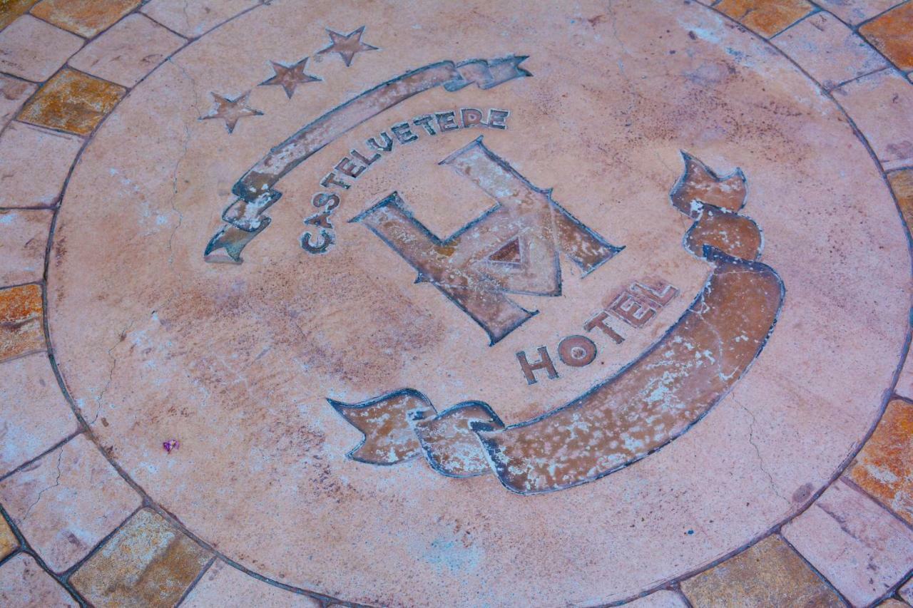 Castelvetere Hotel Caulonia Bagian luar foto