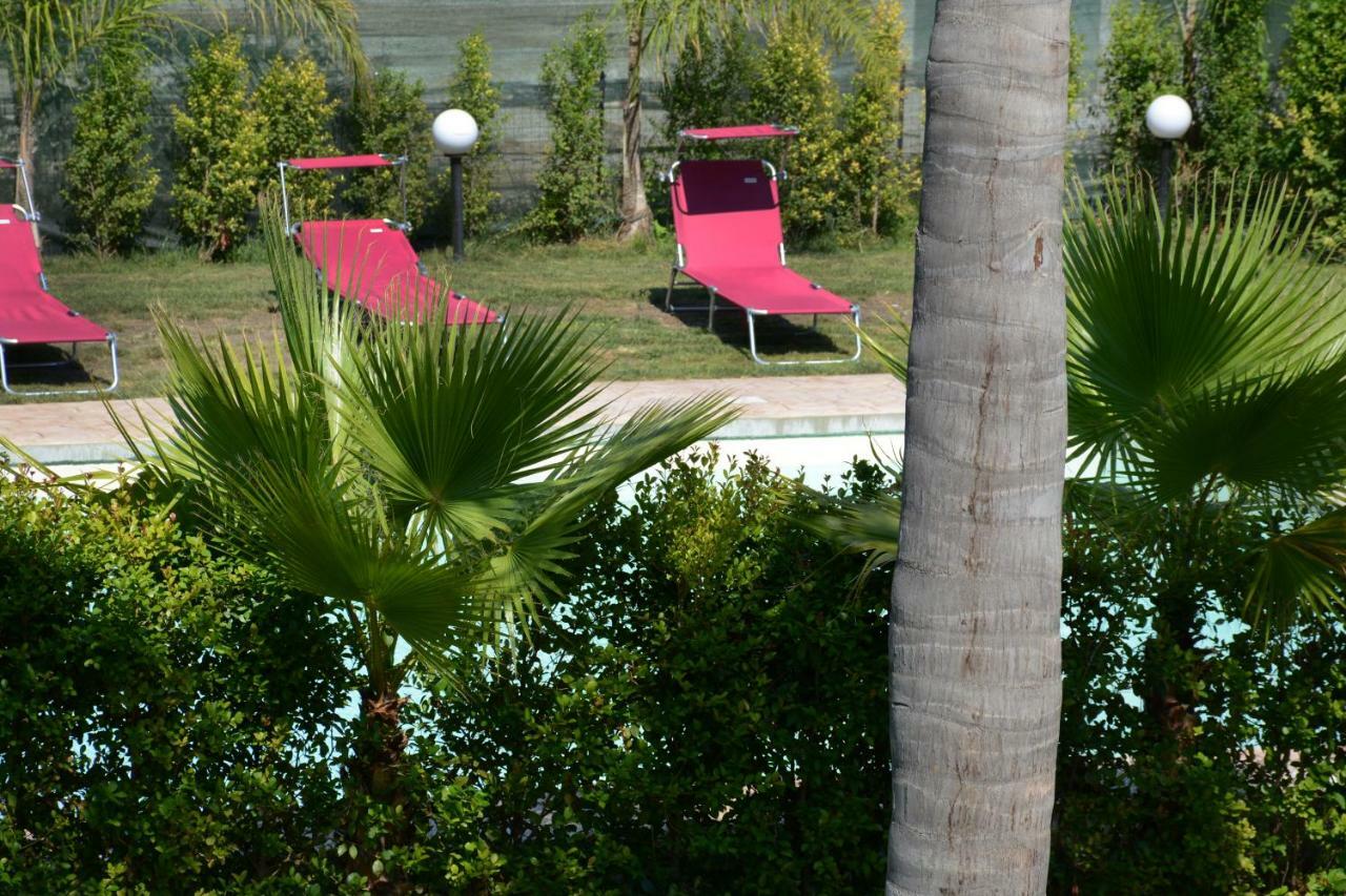 Castelvetere Hotel Caulonia Bagian luar foto