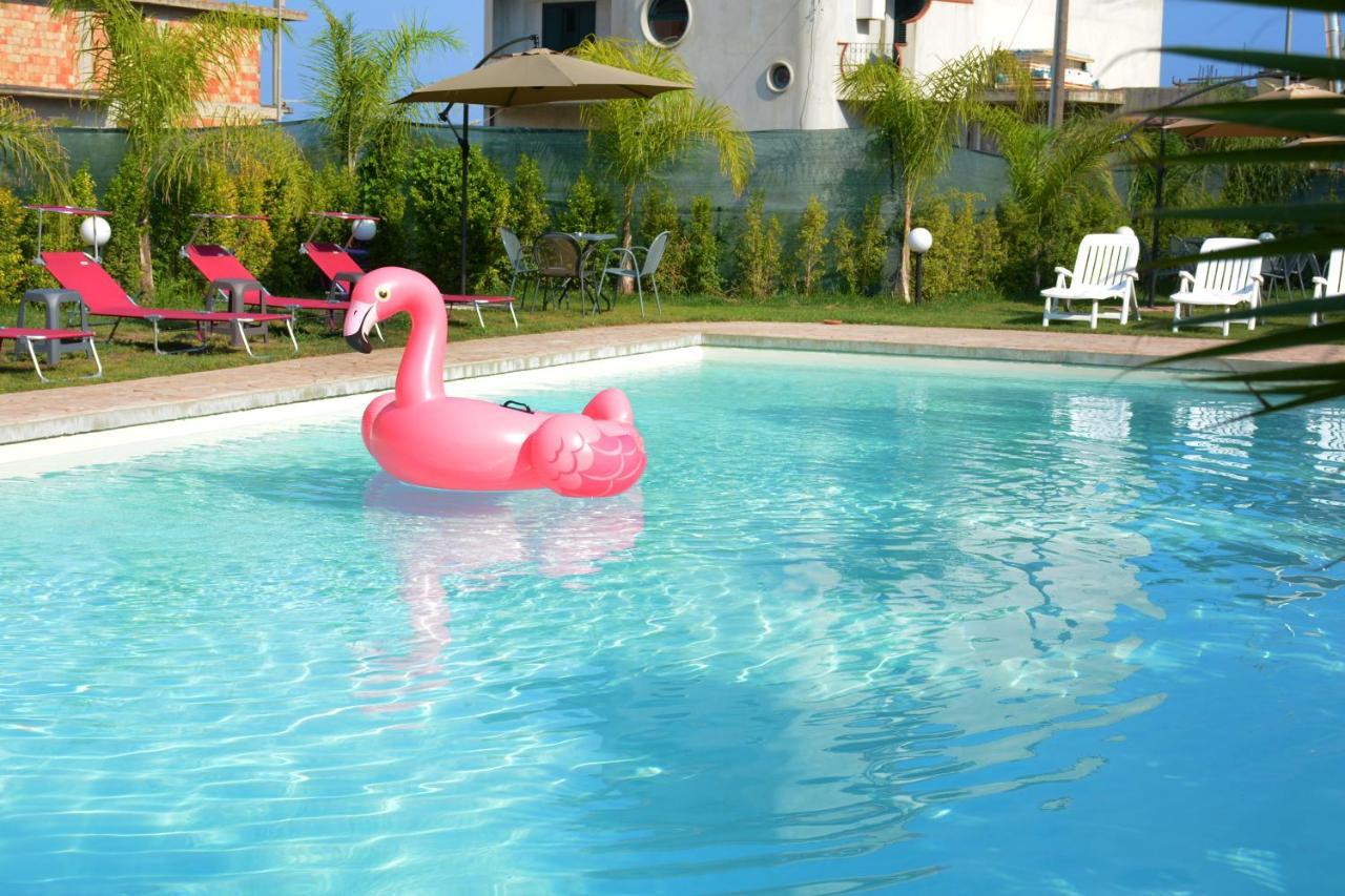 Castelvetere Hotel Caulonia Bagian luar foto